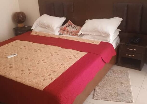Chambres single avec baignoire au Nord Cameroun - hotellatourdargent