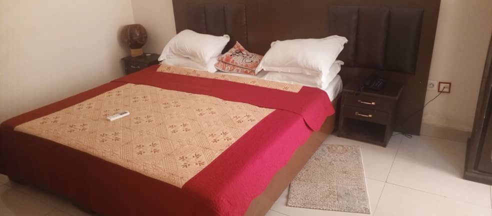 Chambres single avec baignoire au Nord Cameroun - hotellatourdargent